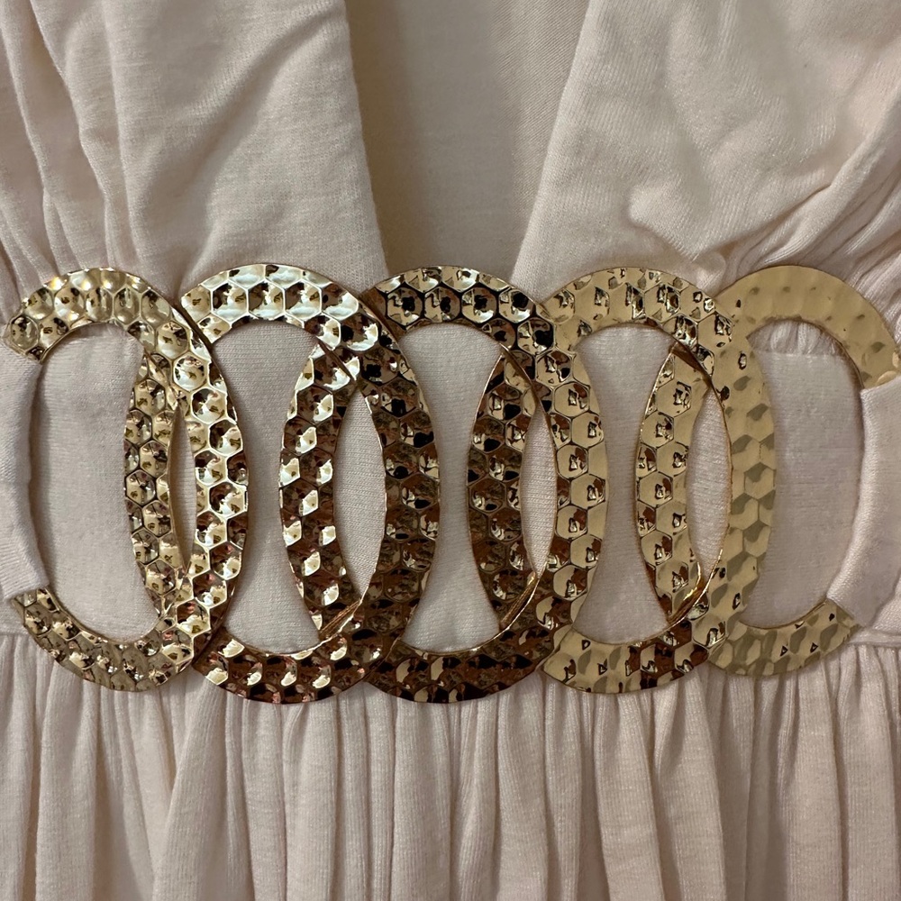 NWT Sky Cream Blouse with Open Flowing Sleeves &‎ Gold Belted Accents Size Small - Picture 6 of 12